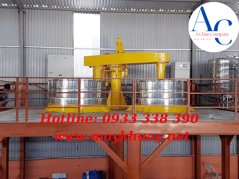Tại sao nên kết hợp máy khuấy sơn với sàn thao tác?